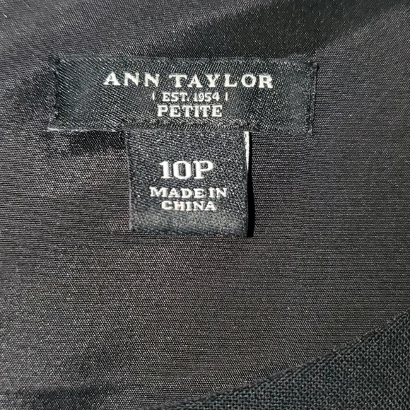 Ann Taylor Petite Seamed Fit Sheath Little Black Sleeveless Dress SZ 10P - Picture 4 of 6